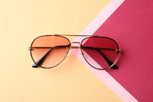 Stylish Sunglasses Color Background Top View — Stockfoto