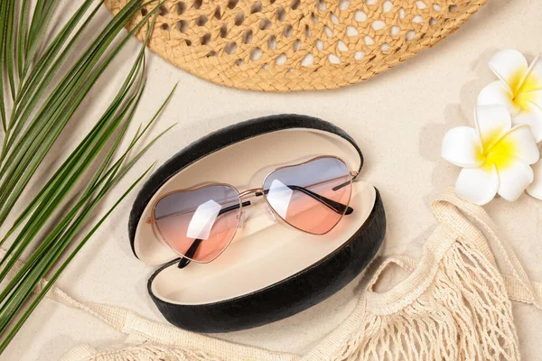 Flat Lay Composition Stylish Sunglasses Black Leather Case Sand — Stockfoto