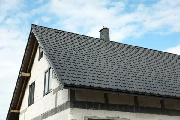 Unfinished House Grey Roof Cloudy Sky Low Angle View — 图库照片