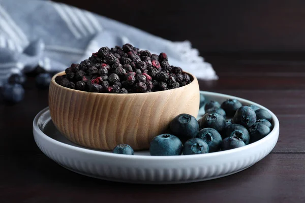 Freeze Dried Fresh Blueberries Wooden Table — Stockfoto