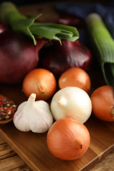 Fresh Onion Bulbs Leek Garlic Peppers Mix Wooden Table Closeup — Stock Photo, Image