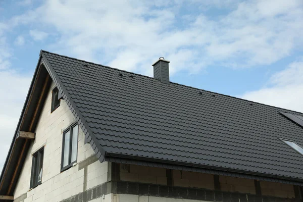 Unfinished House Grey Roof Cloudy Sky Low Angle View — Stockfoto