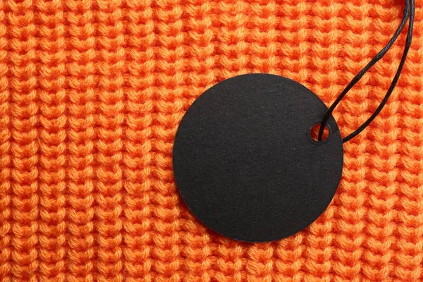 Circle Shaped Tag Space Text Orange Knitted Background Top View — Foto Stock