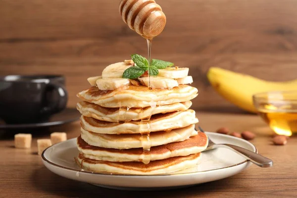 Pouring Honey Pancakes Sliced Banana Wooden Table — Stock fotografie