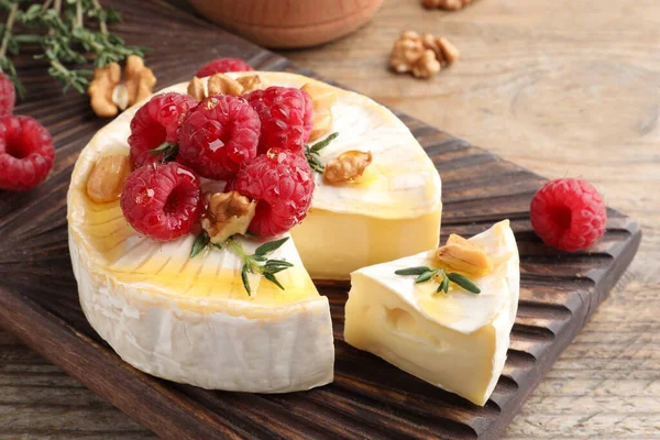 Brie Cheese Served Raspberries Walnuts Honey Wooden Table — Stockfoto