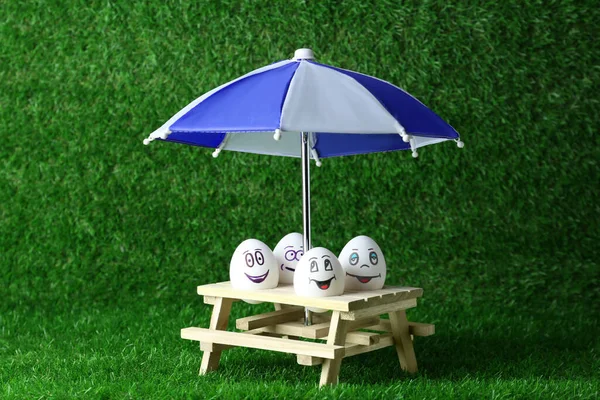 Eggs Drawn Happy Faces Small Picnic Table Umbrella Green Grass — Stockfoto