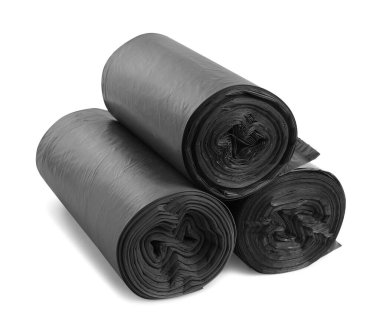 Beyaz arka planda farklı çöp torbaları. Temizlik malzemeleri