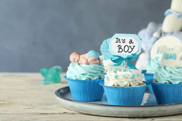 Cupcakes Ducha Bebé Bellamente Decorados Para Niño Con Crema Una —  Fotos de Stock