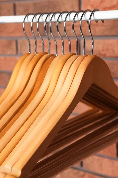 Wooden Clothes Hangers Rail Red Brick Wall Closeup — Stok fotoğraf