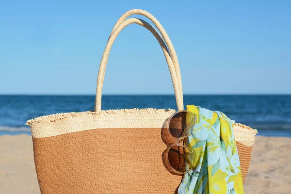 Straw Bag Beach Wrap Sunglasses Sandy Seashore Closeup Summer Accessories — Photo