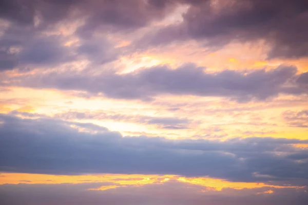 Vista Pitoresca Céu Por Sol Com Nuvens Bonitas — Fotografia de Stock