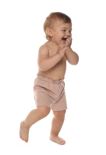 Lindo Bebé Pantalones Cortos Aprendiendo Caminar Sobre Fondo Blanco — Foto de Stock