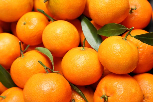 Tangerinas Maduras Frescas Com Folhas Como Fundo Vista Acima Citrinos — Fotografia de Stock