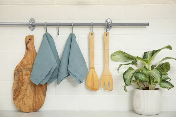 Clean Towels Utensils Hanging Rack Kitchen — Stock Photo, Image