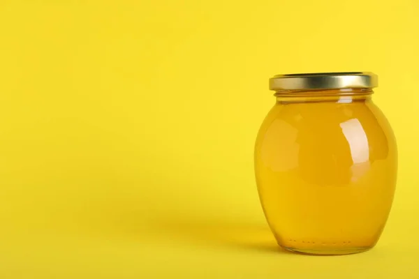 Glas Bio Honig Auf Gelbem Hintergrund Raum Für Text — Stockfoto