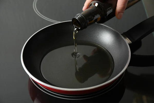 Woman Pouring Cooking Oil Bottle Frying Pan Closeup — 스톡 사진