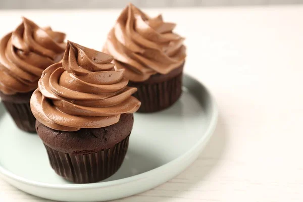 Delicious Fresh Chocolate Cupcakes Cream White Table Closeup — Stock Photo, Image