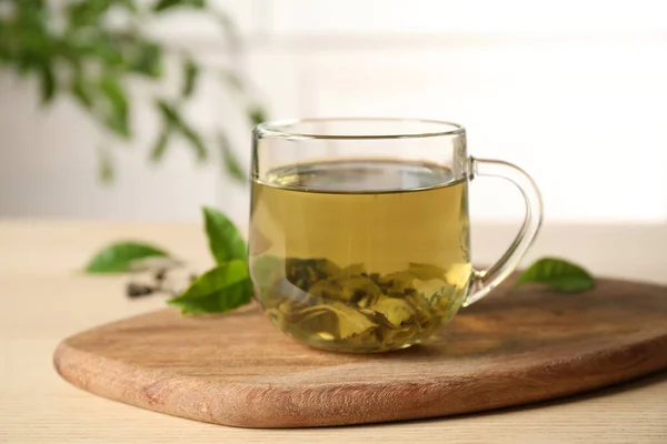 Leckerer Heißer Grüner Tee Tasse Auf Holztisch Nahaufnahme — Stockfoto