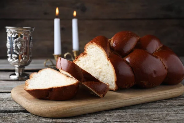 Cut Homemade Braided Bread Goblet Candles Wooden Table Traditional Shabbat —  Fotos de Stock