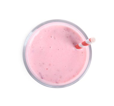 Beyaz, üst manzaralı, cam kaplı lezzetli ahududu smoothie.