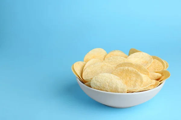 Bowl Tasty Potato Chips Light Blue Background Space Text — Stockfoto