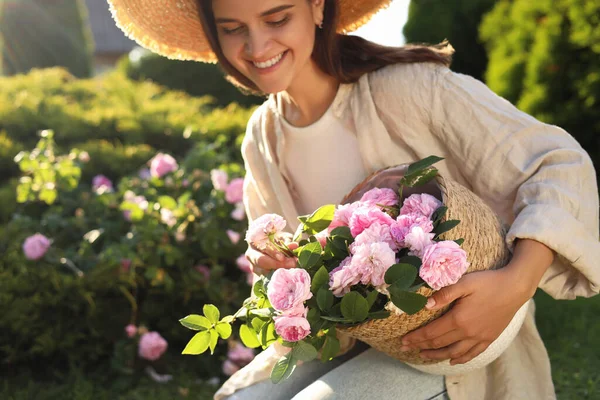 Young Woman Holding Wicker Basket Beautiful Tea Roses Garden Closeup — Stok Foto