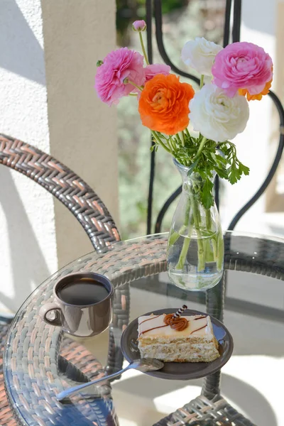 Tasty Dessert Cup Fresh Aromatic Coffee Flowers Glass Table Outdoors — Stock Fotó