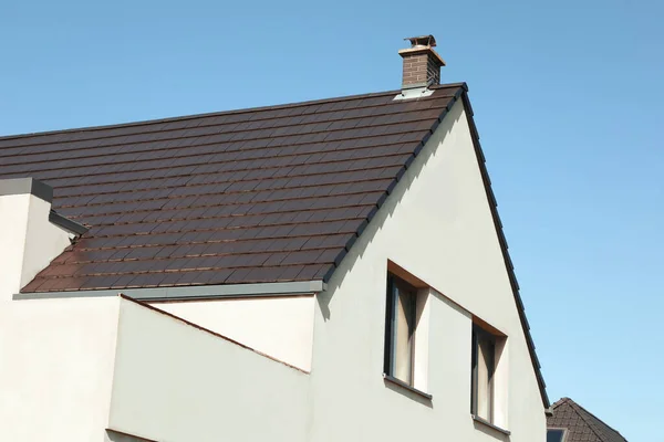 Modern House Grey Roof Blue Sky Low Angle View — Stockfoto