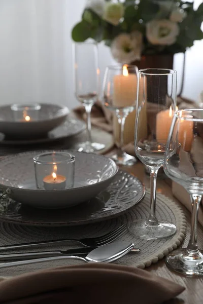 Festliche Tischdekoration Mit Schönem Blumendekor Restaurant — Stockfoto