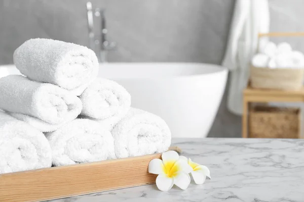Rolled Bath Towels Beautiful Flowers White Marble Table Bathroom Space —  Fotos de Stock