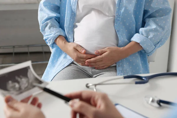 Pregnant Woman Having Doctor Appointment Hospital Closeup — Fotografia de Stock