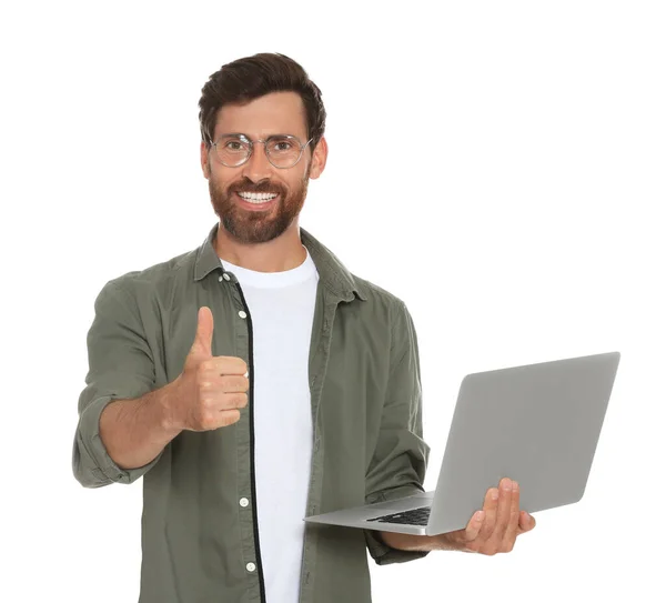 Красивый Мужчина Ноутбуком Показывает Большой Палец Вверх Жеста Белом Фоне — стоковое фото
