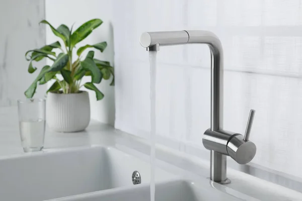 Stream Water Flowing Tap Kitchen — 图库照片