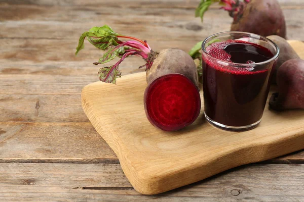 Freshly Made Beet Juice Wooden Table — Stock Photo, Image