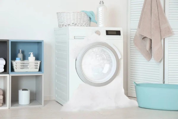 Foam Coming Out Broken Washing Machine Laundering Room — Stock Photo, Image