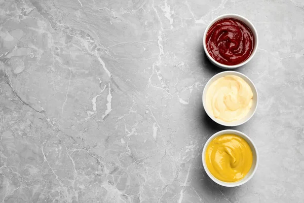 Bowls Mustard Ketchup Mayonnaise Light Grey Table Flat Lay Space — Stock Fotó