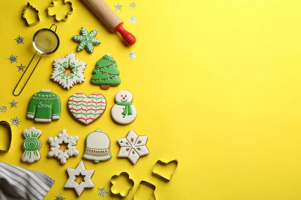 Flat Lay Composition Delicious Gingerbread Cookies Kitchen Items Yellow Background —  Fotos de Stock