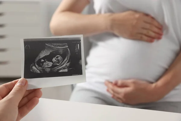 Pregnant Woman Having Appointment Hospital Focus Doctor Ultrasound Scan — Foto Stock