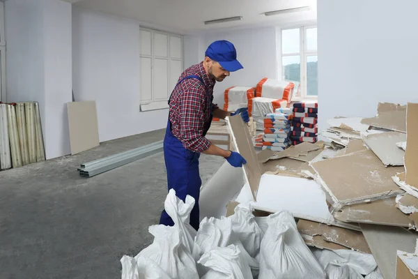 Construction Worker Carrying Used Drywall Room Prepared Renovation — Stock fotografie