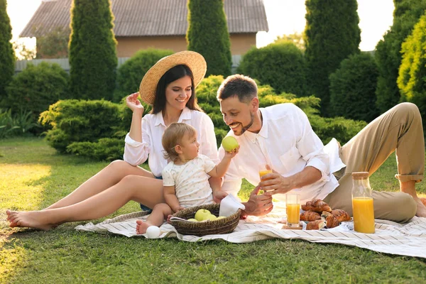 Happy Family Having Picnic Garden Sunny Day — Stock Fotó