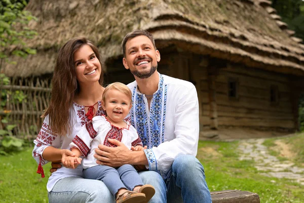 Happy Family Ukrainian National Clothes Sitting Bench Outdoors — Fotografia de Stock