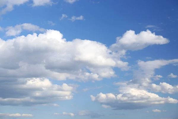 Живописный Вид Голубого Неба Пушистыми Облаками — стоковое фото