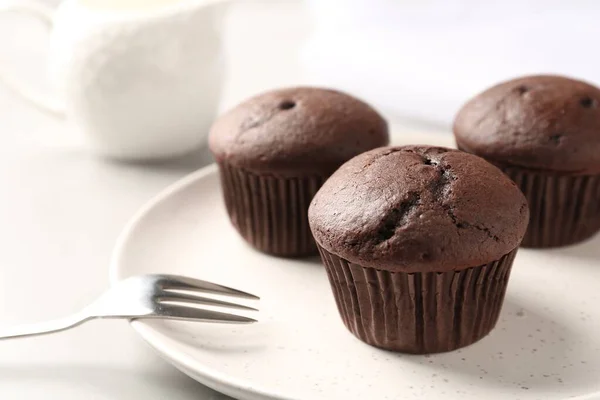 Deliziosi Cupcake Cioccolato Sul Tavolo Bianco Primo Piano — Foto Stock