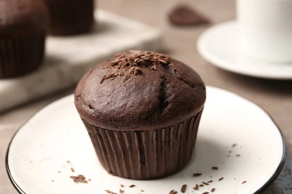 Delizioso Cupcake Con Cioccolato Sbriciola Sul Piatto Primo Piano — Foto Stock