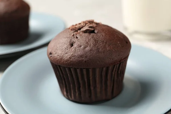 Delicioso Cupcake Con Chocolate Desmorona Plato Primer Plano —  Fotos de Stock