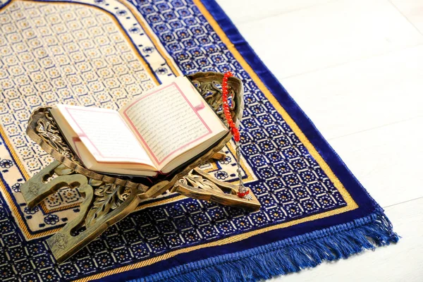 Rehal Open Quran Misbaha Muslim Prayer Rug Space Text — Stock Photo, Image
