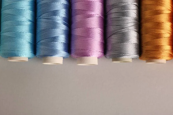 Different Colorful Sewing Threads Light Grey Background Flat Lay Space — Stock Photo, Image