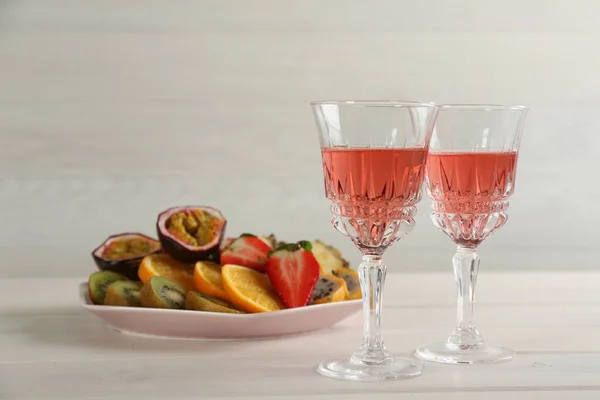 Delicious Exotic Fruits Glasses Wine White Wooden Table — 스톡 사진