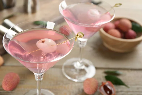 Deliziosi Cocktail Litchi Sul Tavolo Legno Primo Piano — Foto Stock