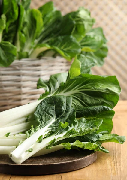 Leaves Fresh Green Pak Choy Cabbage Wooden Table Closeup — Stock Photo, Image